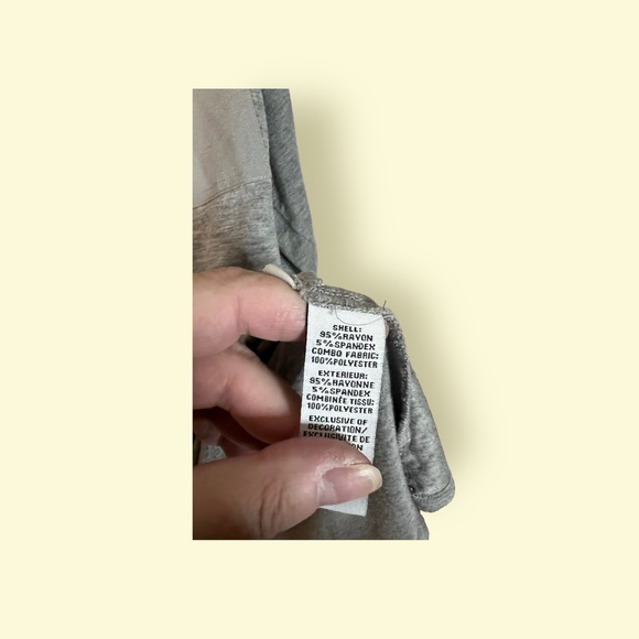 A Calvin Klein gray top in size extra large - Picture 4 of 6